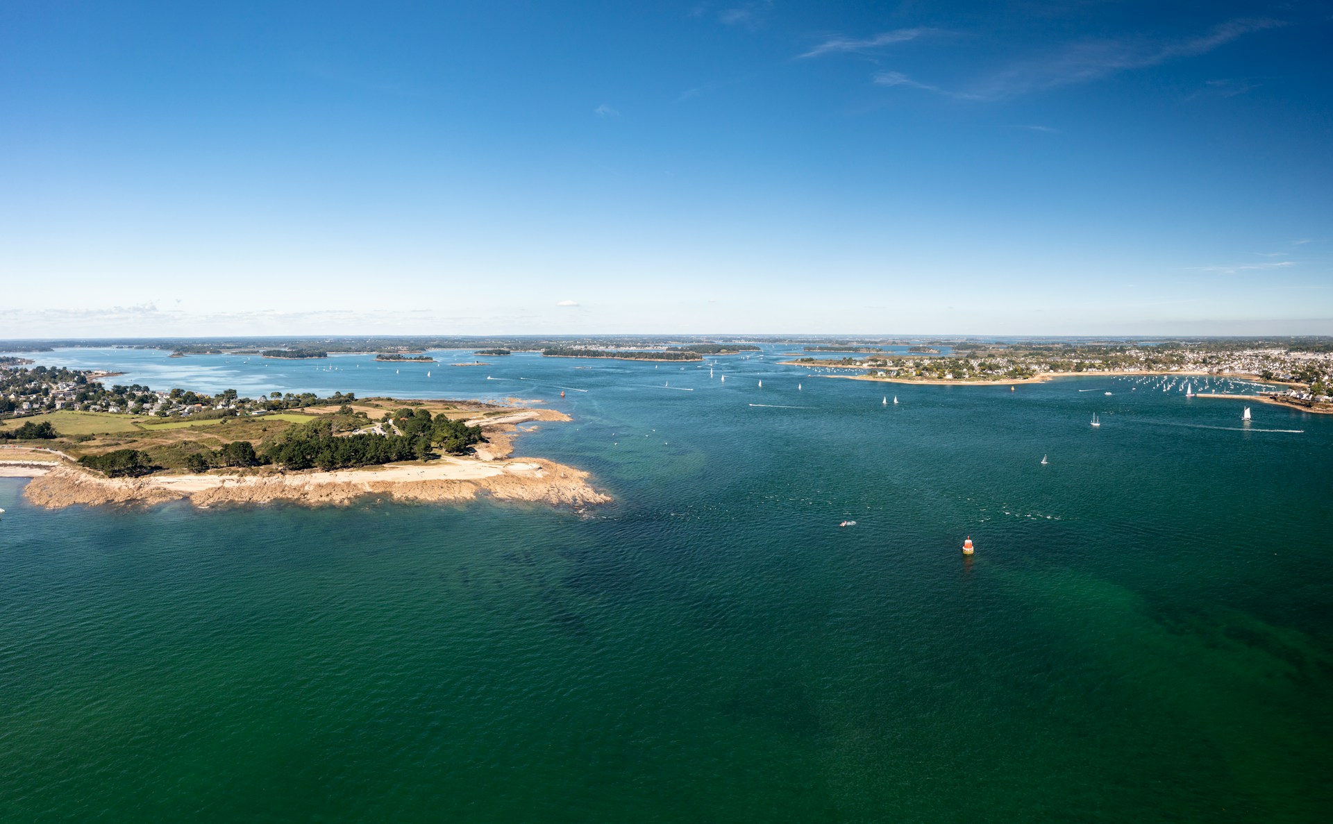 photo aerienne du golfe du morbihan