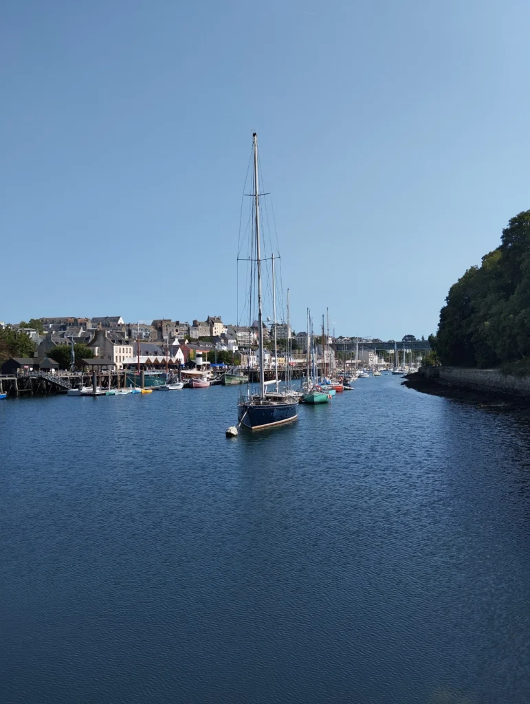 photo des bateaux amarrés à port-rhu, à douarnenez
